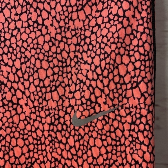 NWOT Nike Dri-Fit Capri Leggings - Picture 3 of 6